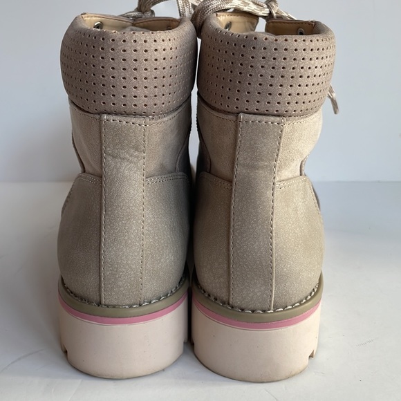 Soul society faux leather lace up cushioned foot bed ankle boots, size 8 - Picture 3 of 7